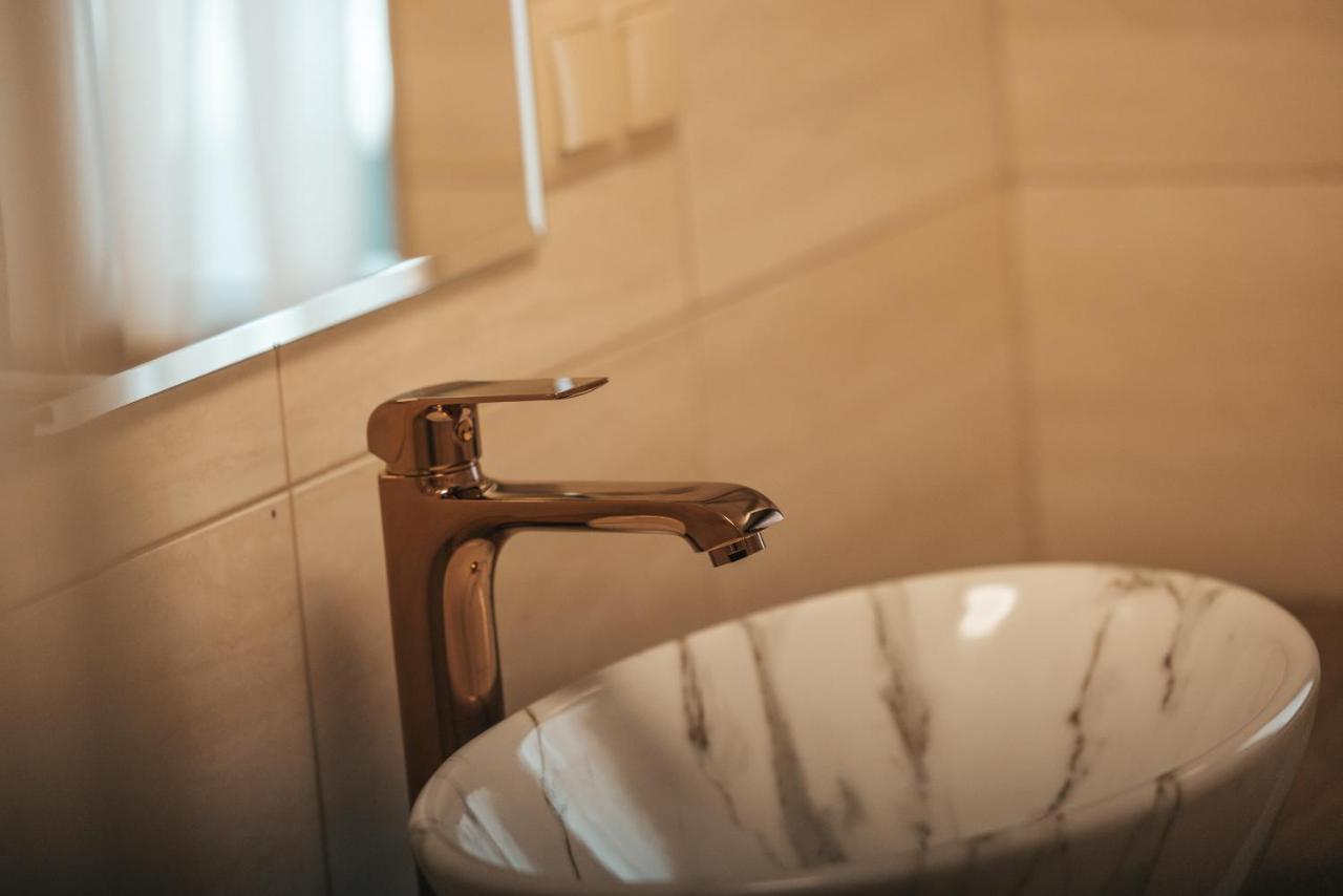 Apartamenty Grand Tatry - Sauna I Jacuzzi Wliczone W Cene Pobytu - 10 Minut Pieszo Od Term Bania Bialka Tatrzanska Exterior foto